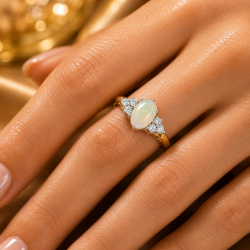 Pre Owned 18ct Opal and Diamond Ring ZB878